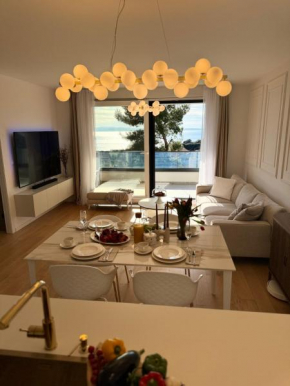 Luxury apartment L with jacuzzi
